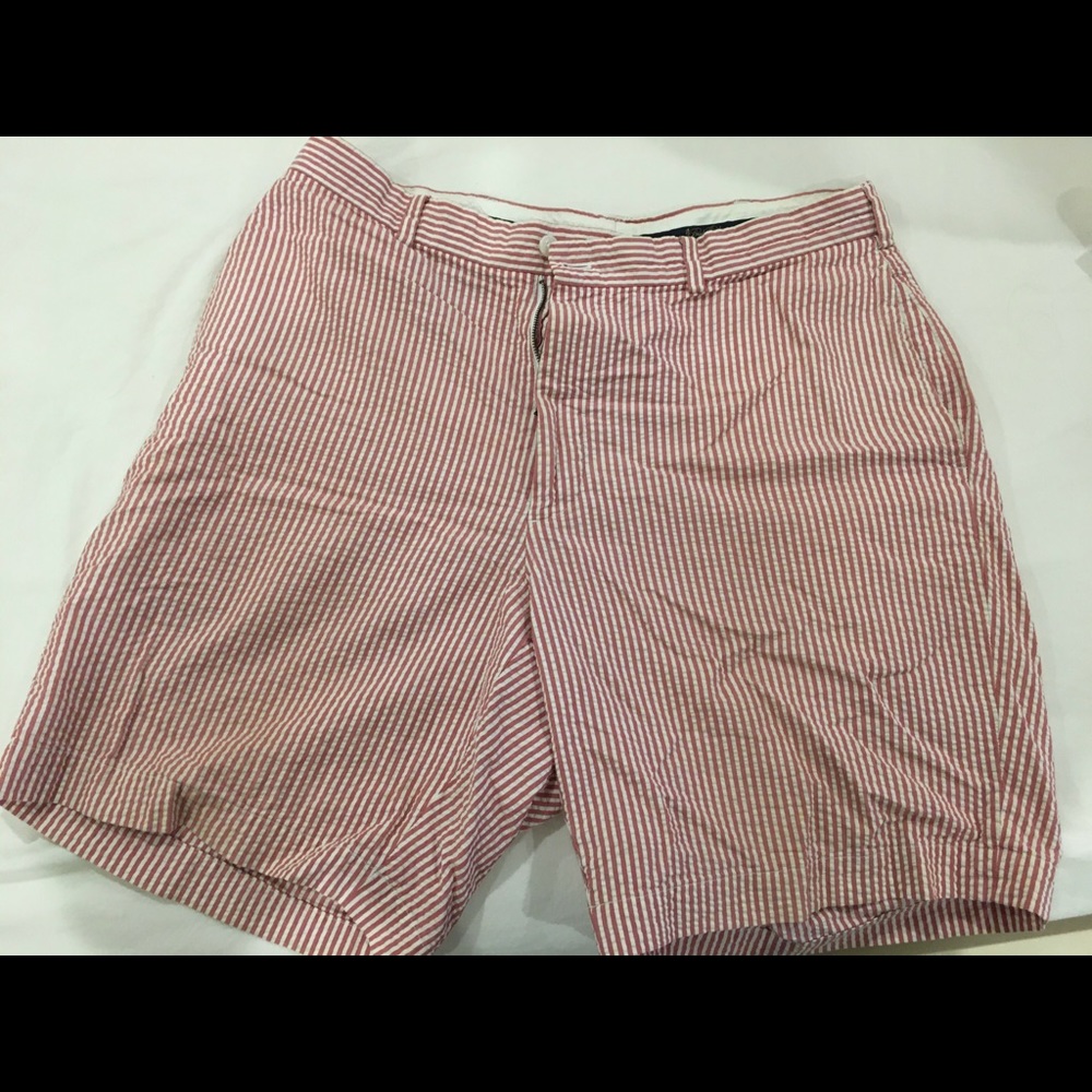 Men’s Brooks Brothers seersucker shorts.